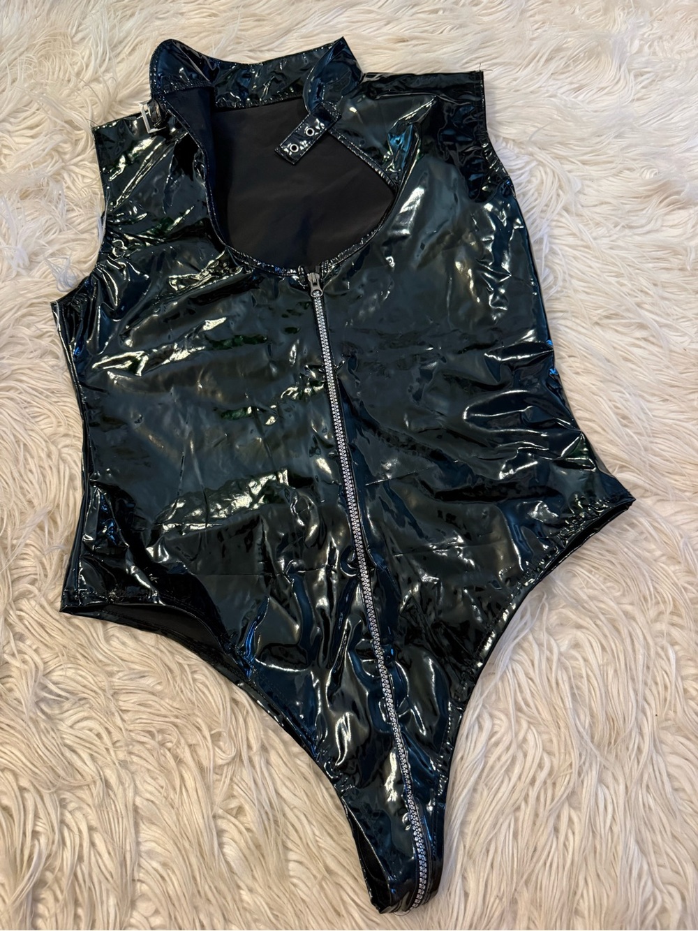 Women’s latex bodysuit (E8)